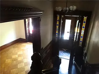 Rented by R New York