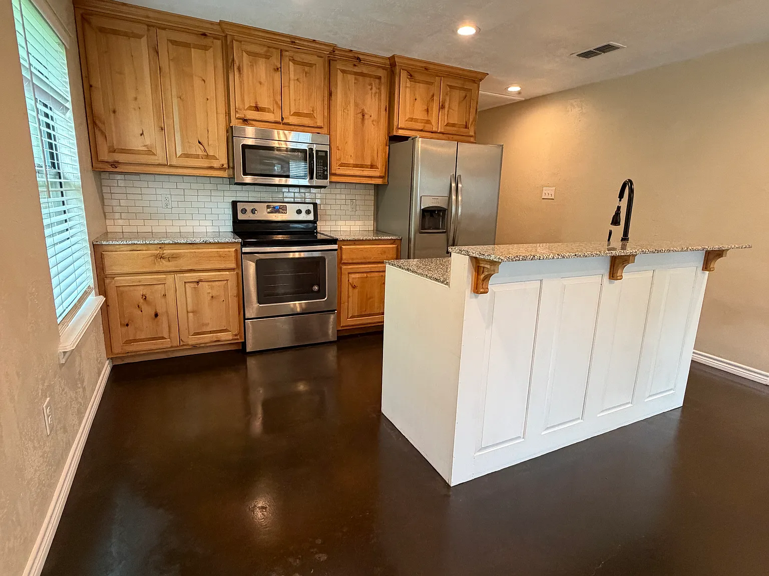 2312 Lancaster St — Photo 2