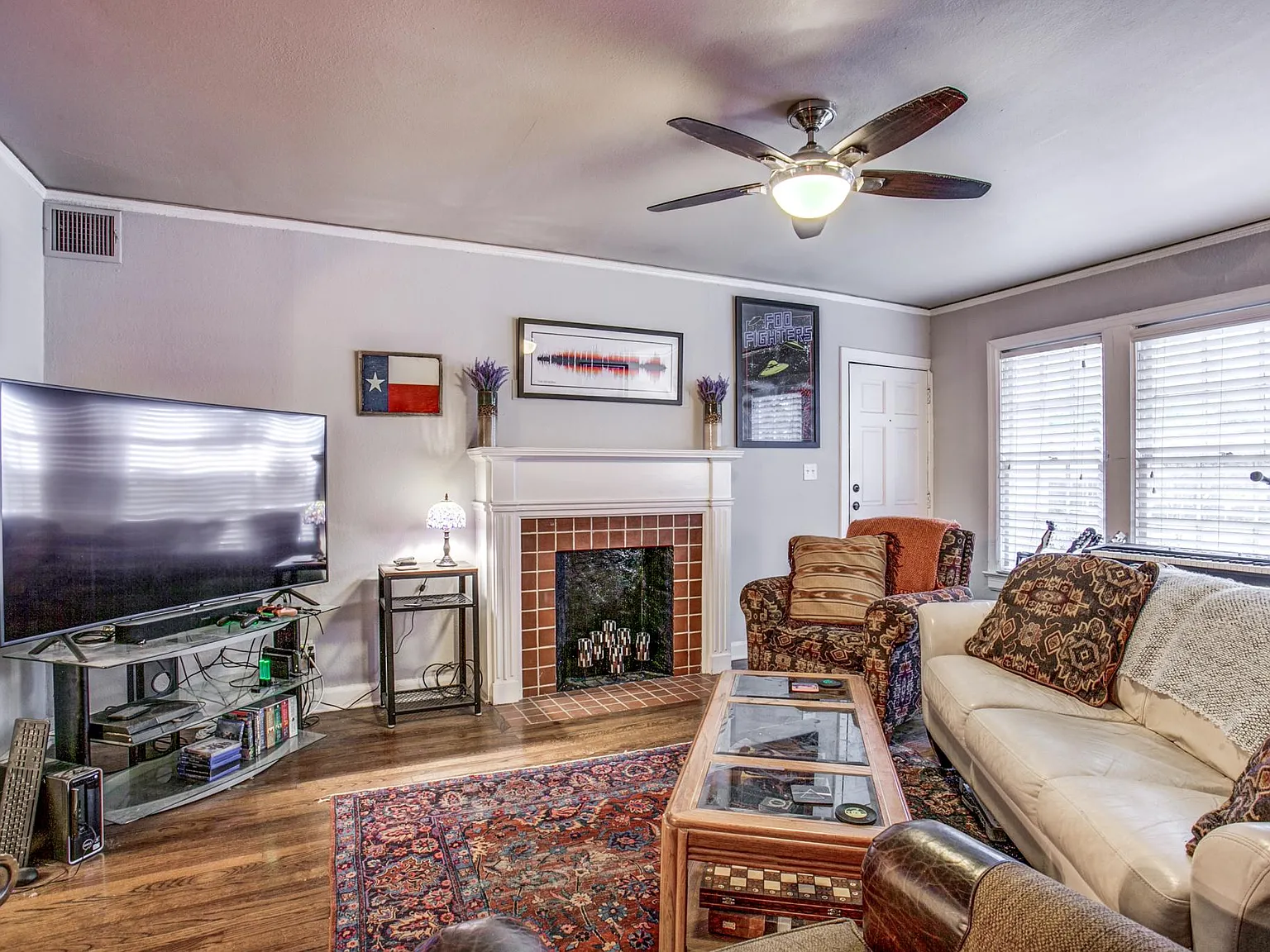 2 bed, 1370 sqft, $2,300 — Photo 4