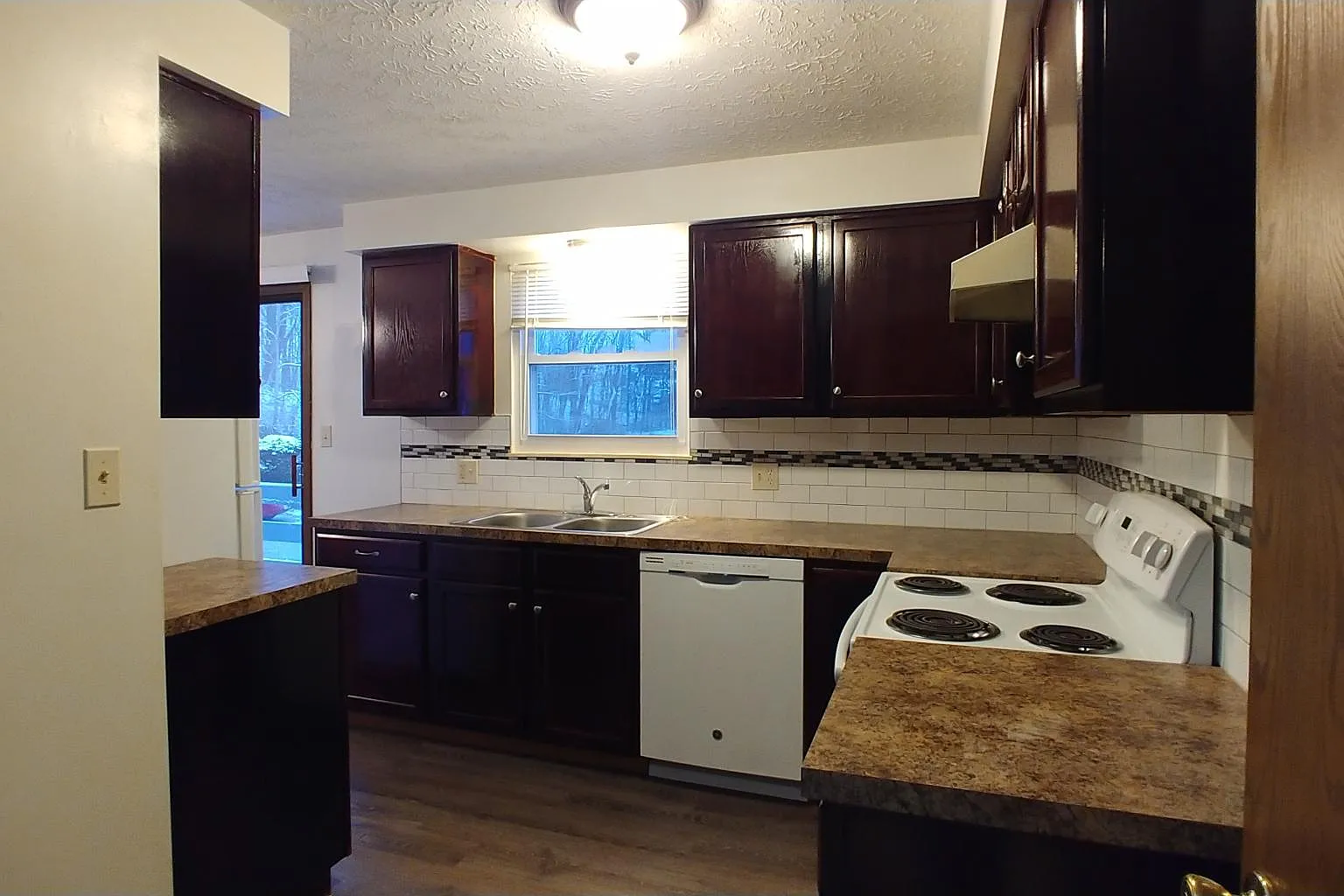 2 bed, 1.5 bath, 1200 sqft, $1,497 — Photo 1