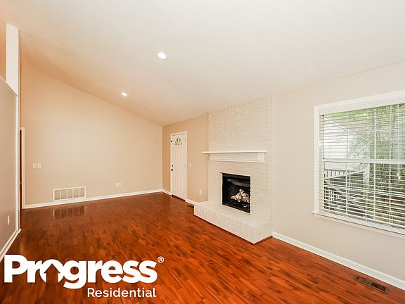 5th image of 70 Briarwood Ln
