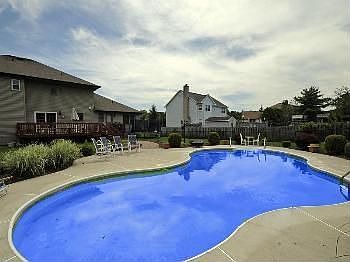 3rd image of 15 Woodhollow Dr