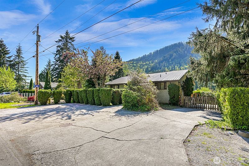 5th image of 371 Lakeside Drive