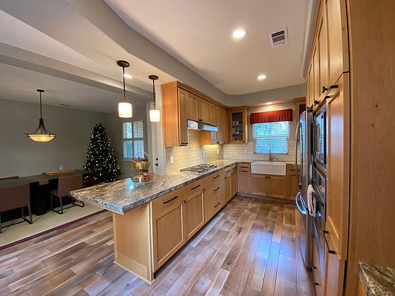 3rd image of 2037 Catalina Dr