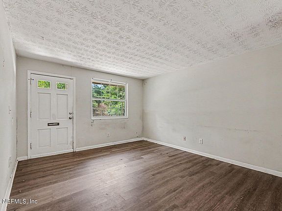 4th image of 5568 GILCHRIST Road