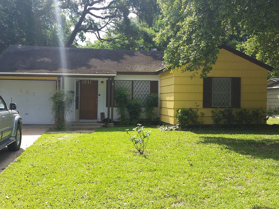 2nd image of 125 Chinaberry St
