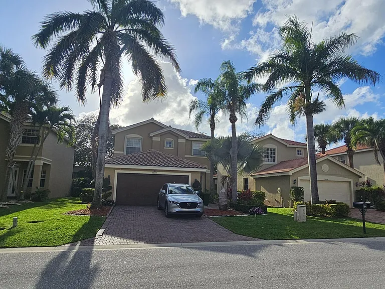 10435 Yarrow Dr — Photo 2