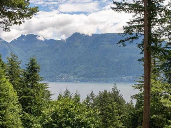 393 Creek Rd, Bowen Island, BC V0N 1G1