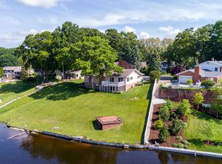 16045 Harbor View Dr, Spring Lake, MI 49456