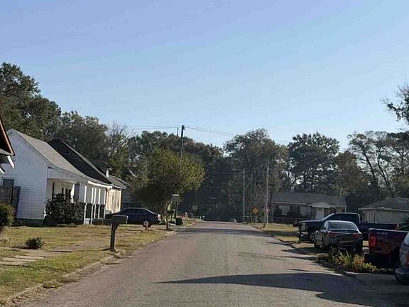 Exterior Neighborhood (street photo)