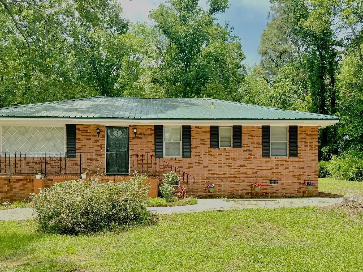 3 bed, 1.5 bath, 1269 sqft, $1,950 — Photo 1