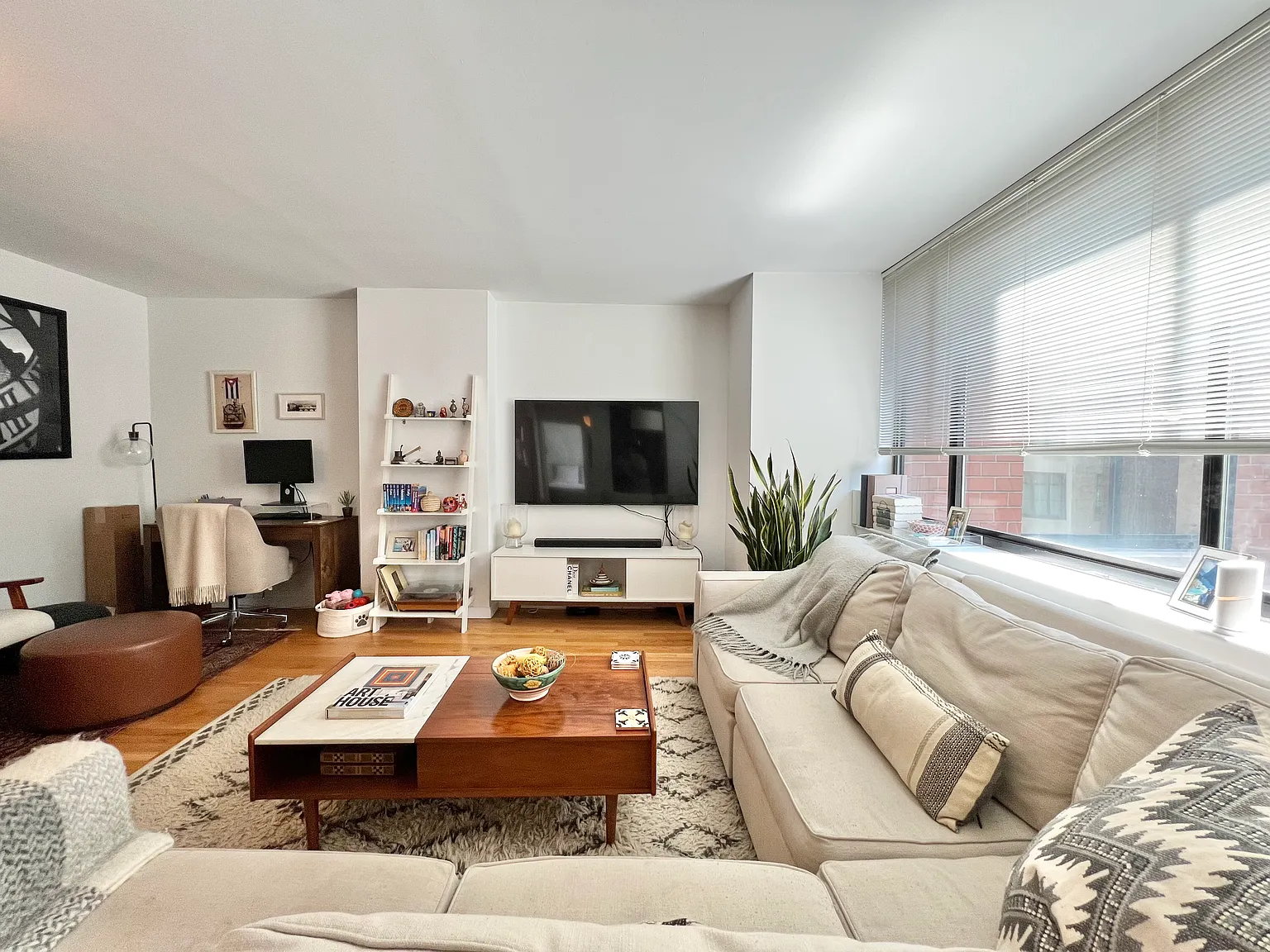 121 Reade St — Photo 2