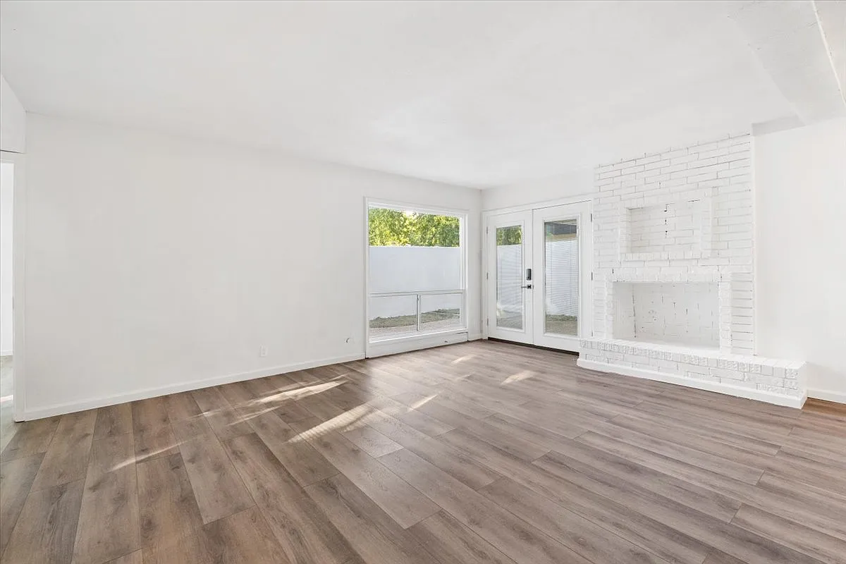 3 bed, 1400 sqft, $2,300 — Photo 2