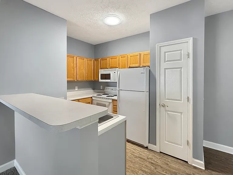 Cross Lake Apartments — Photo 113