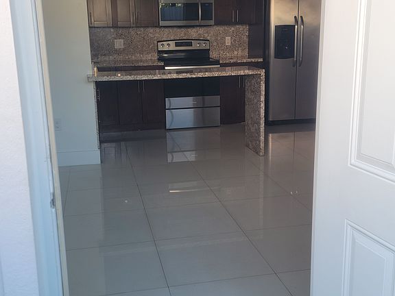 3rd image of 3191 NW 18th St #1