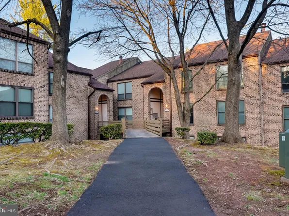 11 Fairway Rd, Reading, PA 19607