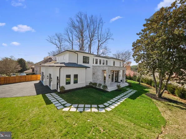 6116 Eastview St, Bethesda, MD 20817