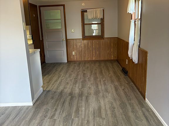 5th image of 109 Division St