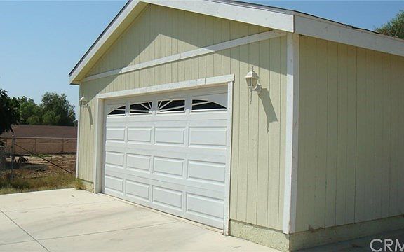 DETACHED GARAGE
