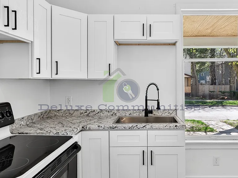 851 Worden St SE — Photo 7