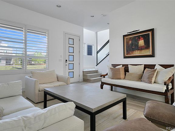 3rd image of 5043 Valentia Street #102