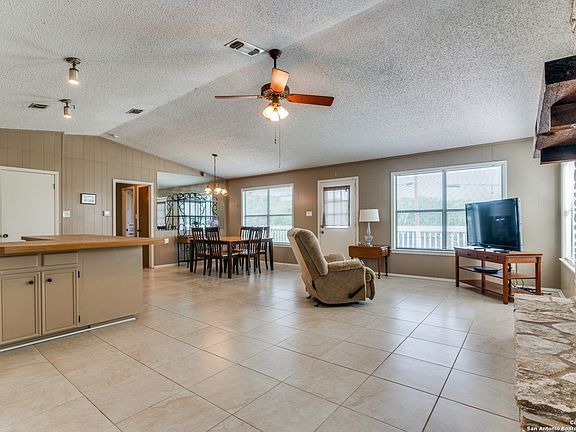 4th image of 800 BARBARA DR