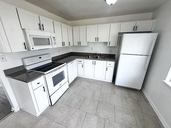 2nd image of 2207 9th St NE