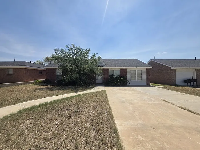 707 Devonian Dr — Photo 1