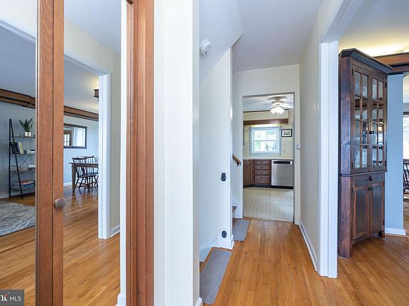 3rd image of 1015 Parkside Dr