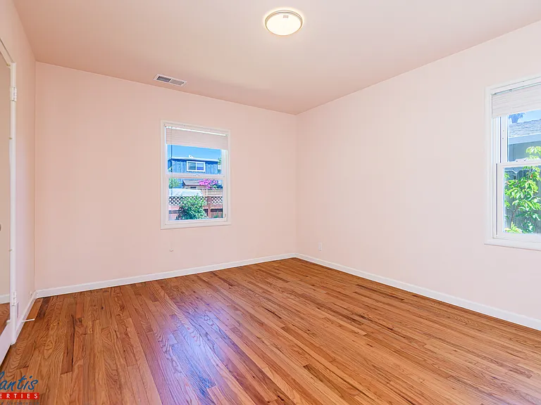 525 Laverne Ave — Photo 9