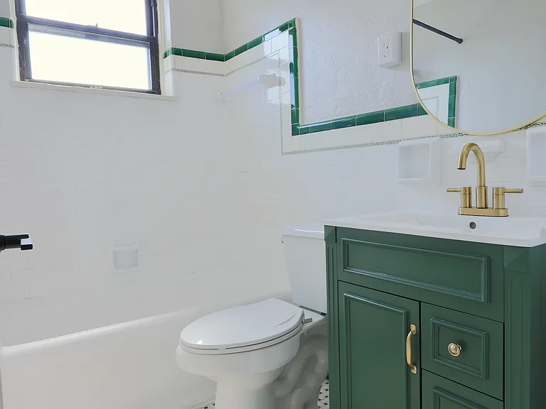 Apartments On Academy — Photo 23
