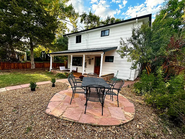 1804 Mapleton Ave — Photo 1
