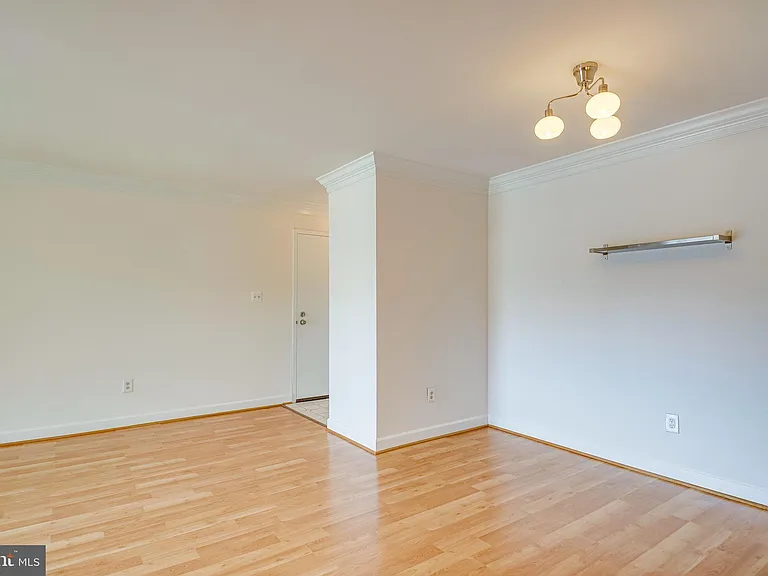 545 Florida Ave — Photo 29