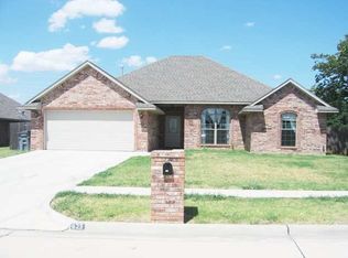 825 SW Chaucer Dr, Lawton, OK 73505