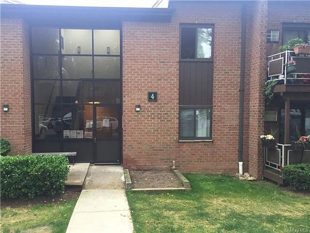 1st image of 4 Brevoort Dr