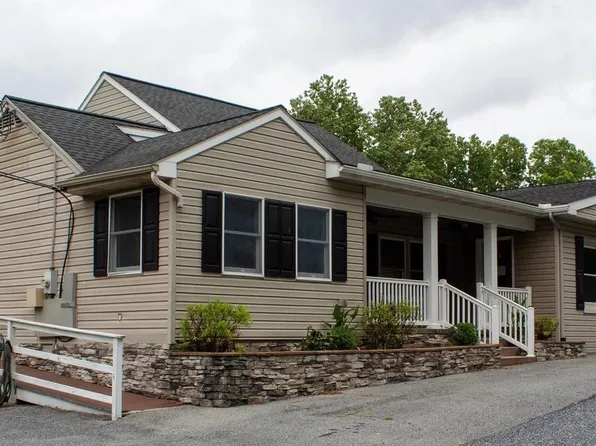 204 Herrville Rd, Willow Street, PA 17584