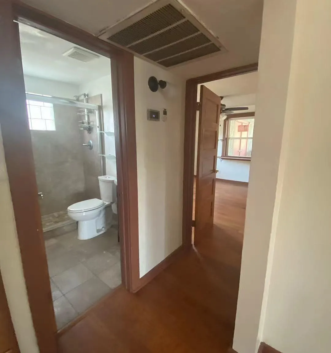 2142 E Clarendon Ave — Photo 3