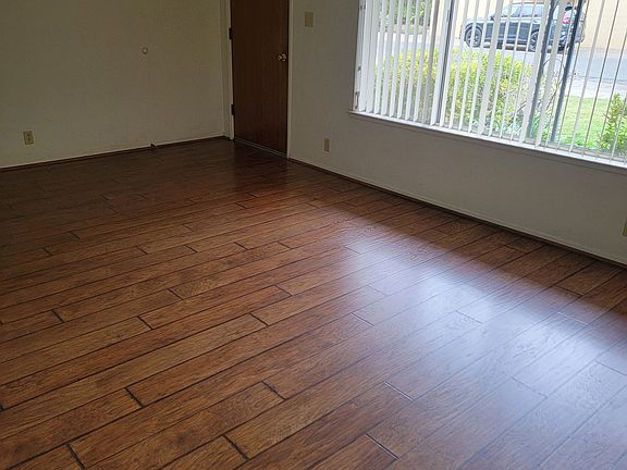 2nd image of 1200 49th St