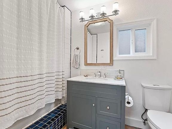 5th image of 733A Stratford Dr #A