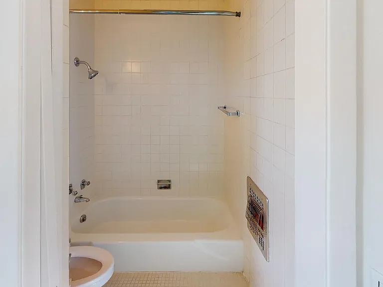 2200 Jackson St — Photo 11