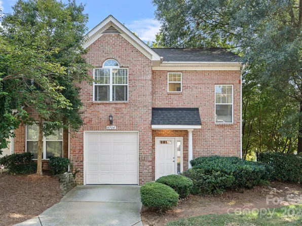 4704 Hunter Crest Ln, Charlotte, NC 28209