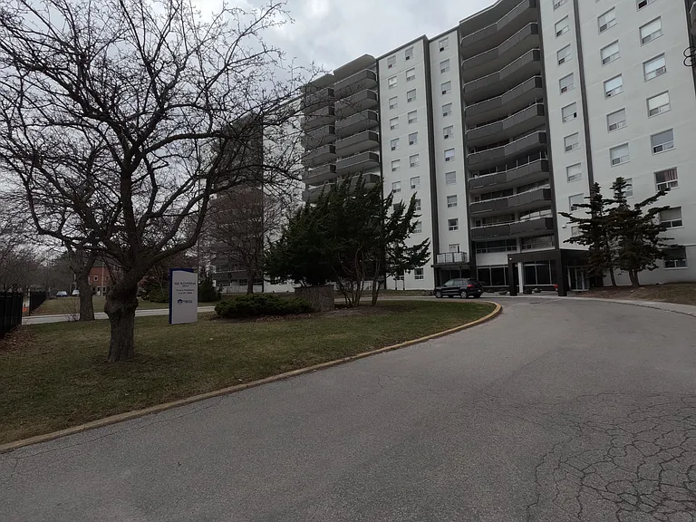 100 Rowena Dr — Photo 3