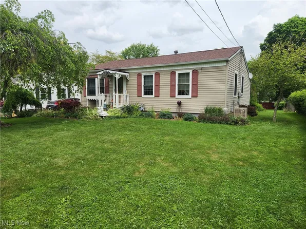 867 S 14th St, Sebring, OH 44672