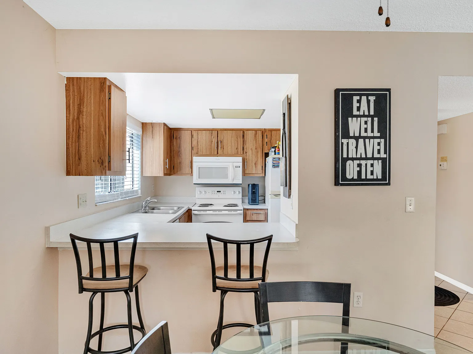 3 bed, 1118 sqft, $1,400 — Photo 2
