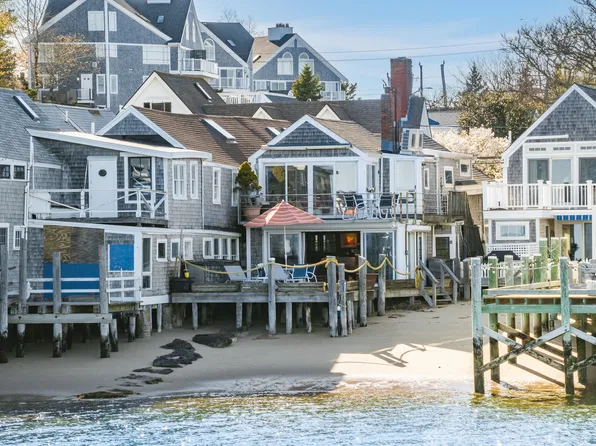 75 Commercial Street, Provincetown, MA 02657