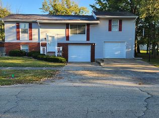 903 W Hayes Ave, Charleston, IL 61920