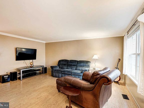 5th image of 7302 Crestleigh Way