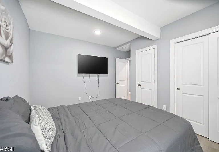 469 Henry St — Photo 12