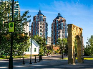 910 S 5th Ave SW #804, Calgary, AB T2P 0C3