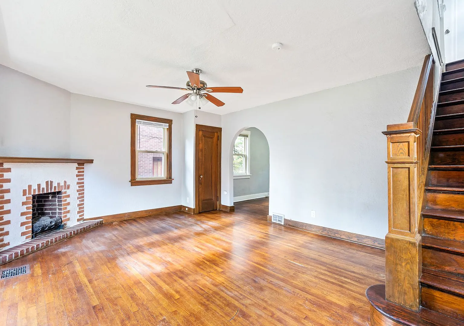 Cozy 3 Bed, 1 Bath Home In Wilkinsburg - Available Now! — Photo 2
